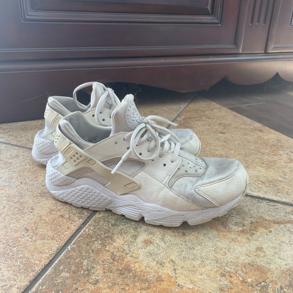 Women’s Nike huraches